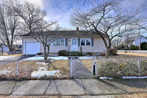 5 Dale Dr, Milford, CT 06461