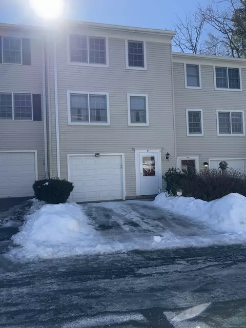 87 Summit Cmns #87, Derby, CT 06418