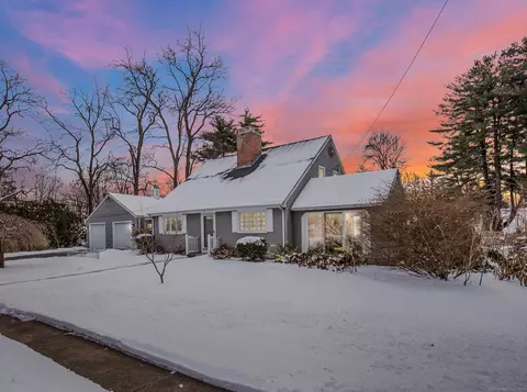 3 Hickory Ln, West Hartford, CT 06107