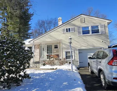 11 Ash Dr, Windsor, CT 06095