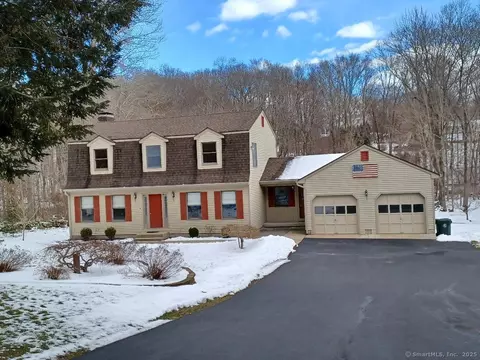 17 Meadowview Ln, Norwich, CT 06360
