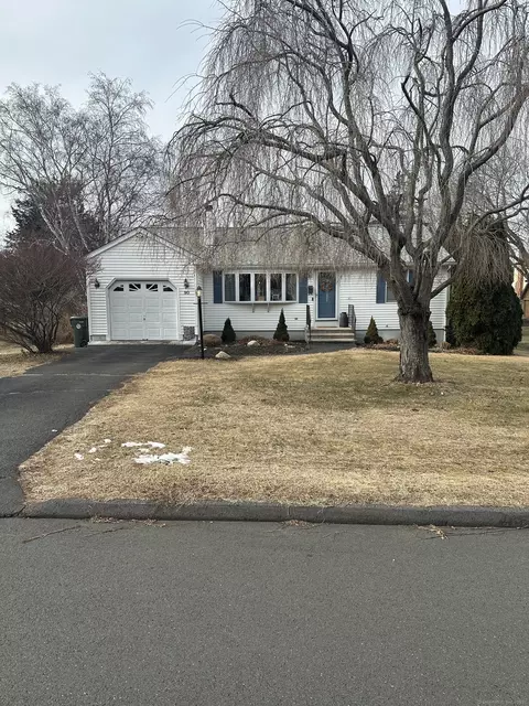90 Homecrest Dr, Berlin, CT 06037