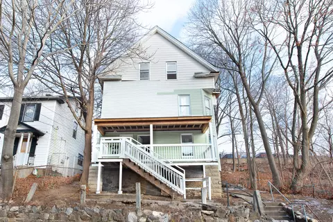 49 Ashley St, Waterbury, CT 06704