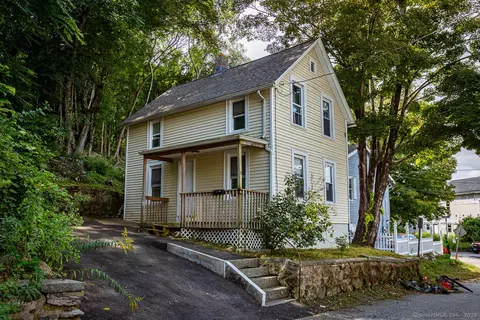 15 Tanner Ave, Norwich, CT 06360