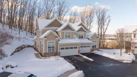 35 Hunting Ridge Ln, Bethel, CT 06801