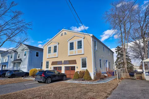 87 Forest Ave #87, Fairfield, CT 06824
