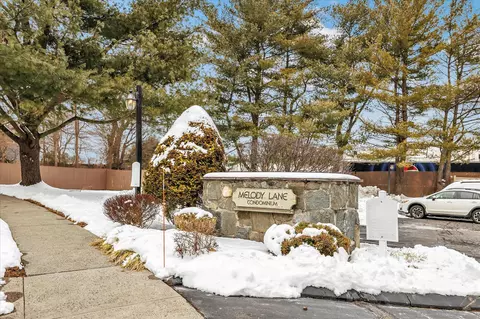 270 Melody Ln #270, Fairfield, CT 06824