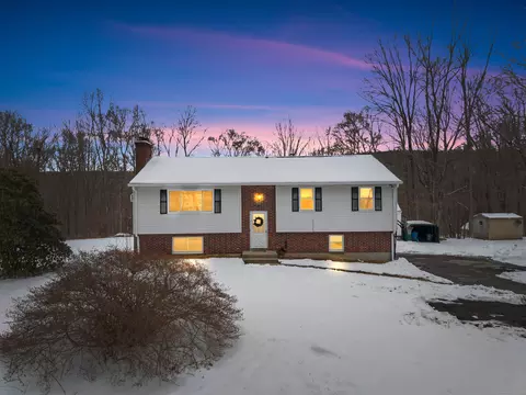81 Norwich Salem Tpke, Montville, CT 06370