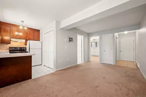 492 East St #6, Plainville, CT 06062