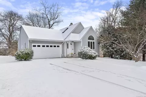 172 S Center St, Windsor Locks, CT 06096