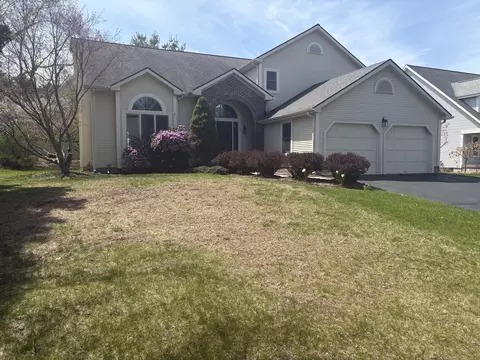 52 Fairway Xing, Glastonbury, CT 06033