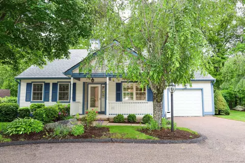 4 Amberly Ln #4, Niantic, CT 06357