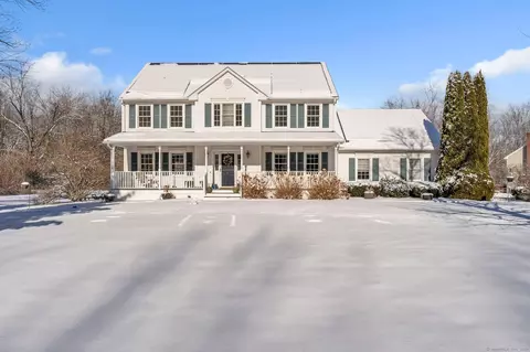 2 Old Farms Ln, Suffield, CT 06093
