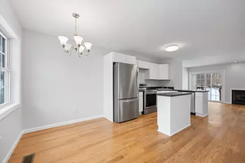 105 Marjorie Ln #105, Manchester, CT 06042