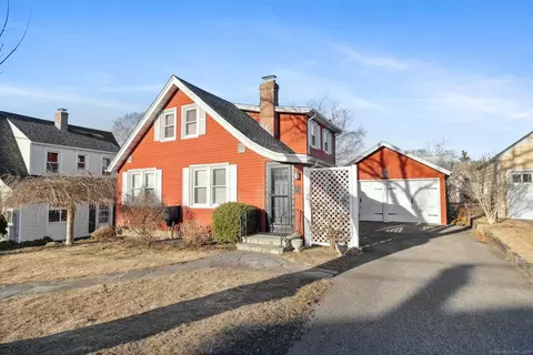 28 Clinton St, Milford, CT 06460