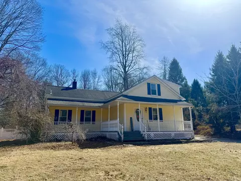 146 River St, Deep River, CT 06417