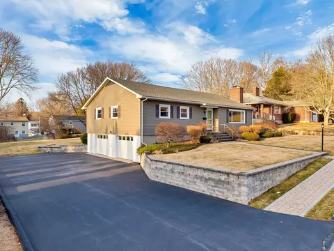 63 Farmington Ave, New London, CT 06320