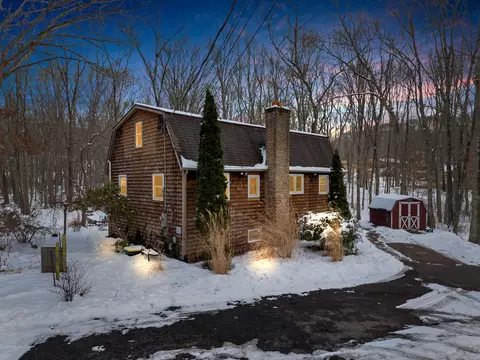 94 Whalehead Rd, Gales Ferry, CT 06335