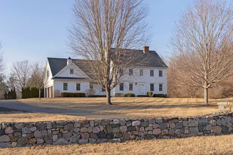 8 Stanwich Ln, Burlington, CT 06013