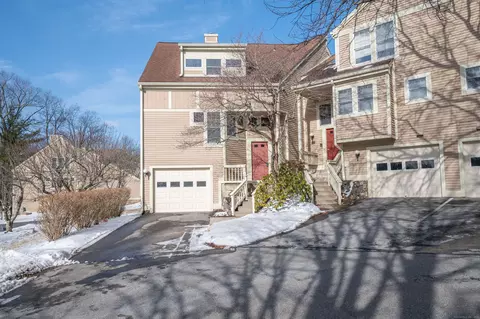 12 Silversmith Dr, Danbury, CT 06811