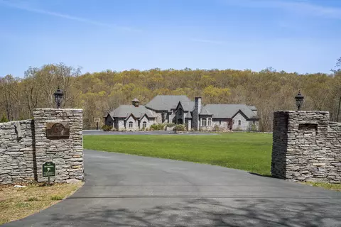 131 Burr Hill Rd, Killingworth, CT 06419