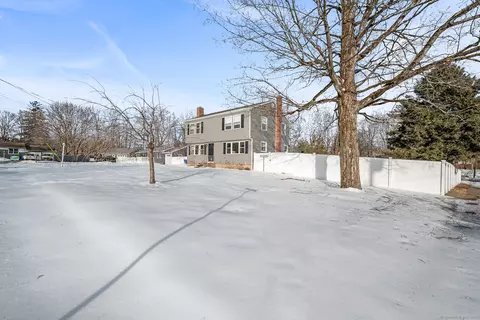 2 Elizabeth Ct, Wallingford, CT 06492