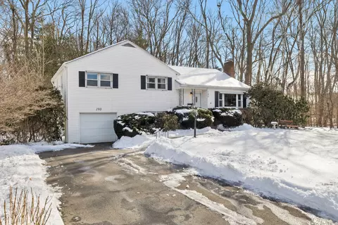 190 Mohegan Dr, West Hartford, CT 06117