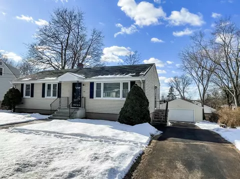25 Harrison Dr, Hamden, CT 06514