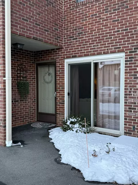279 Redstone Hill Rd #49, Bristol, CT 06010