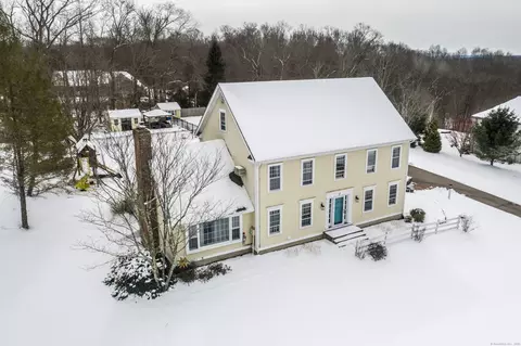17 Farm Gate Rd, Colchester, CT 06415