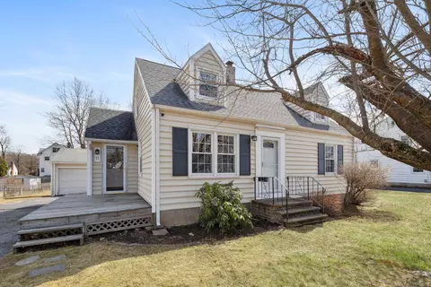 11 Fern St, Windsor Locks, CT 06096