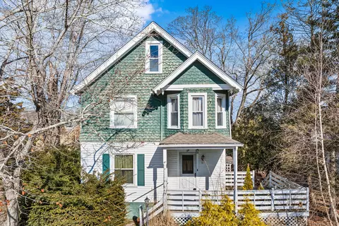 18 Maxson St, Mystic, CT 06355