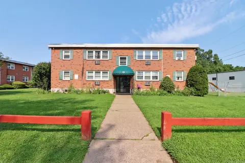 131 Milford Street Ext #B9, Plainville, CT 06062