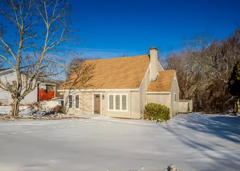 30 Chipper Rd, Waterbury, CT 06704