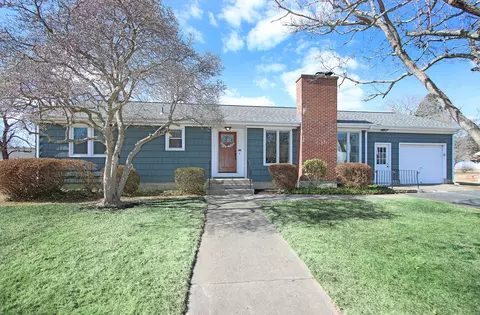 46 Miner Ave, Waterford, CT 06385