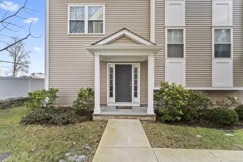 91 W Broad St #4, Stamford, CT 06902