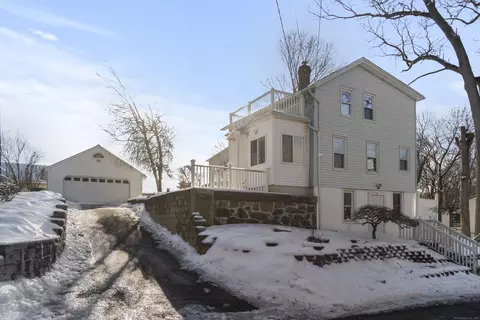 12 Oak St, Wallingford, CT 06492