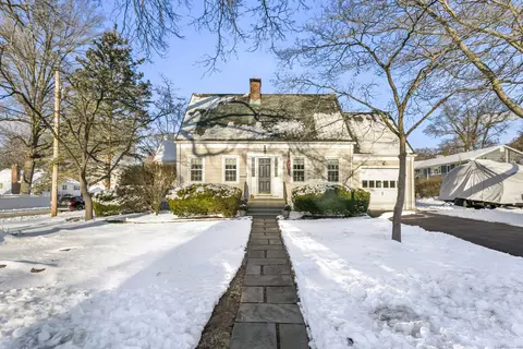 80 Brookridge Ave, Fairfield, CT 06825