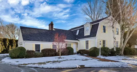 24 Kingsbridge Way #24, Madison, CT 06443