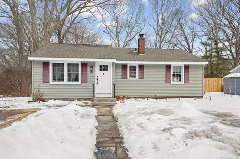 32 Linda Ave, Uncasville, CT 06382