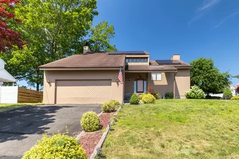 88 Heritage Dr, Waterbury, CT 06708
