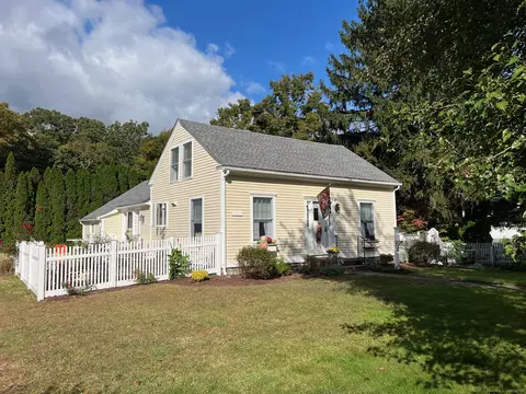 27 Kirtland St, Deep River, CT 06417