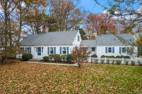 31 Pawson Rd, Branford, CT 06405