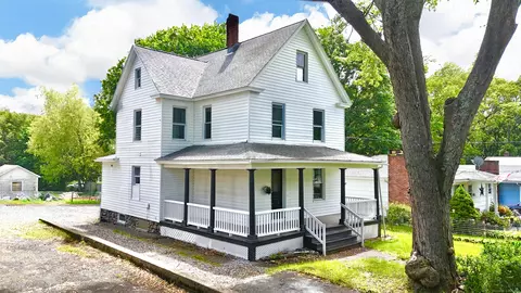 98 Citizens Ave, Waterbury, CT 06704