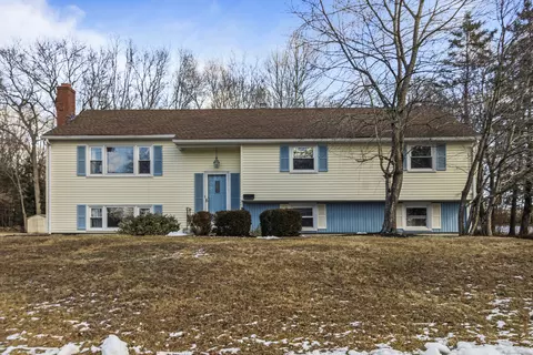 5 Starlight Ln, North Stonington, CT 06359