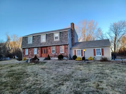 39 Lisa Ln, Montville, CT 06382