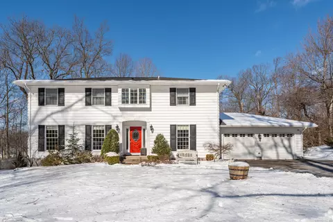 27 Lancelot Dr, North Haven, CT 06473