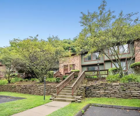 78 Cliffside Dr #G, Manchester, CT 06042