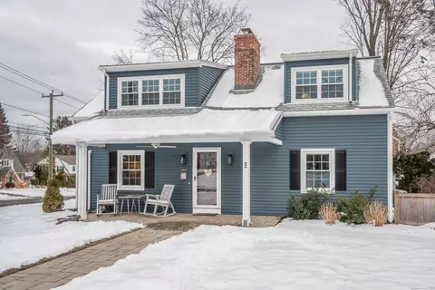 4 Greenhurst Rd, West Hartford, CT 06107