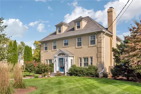 38 Arnoldale Rd, West Hartford, CT 06119